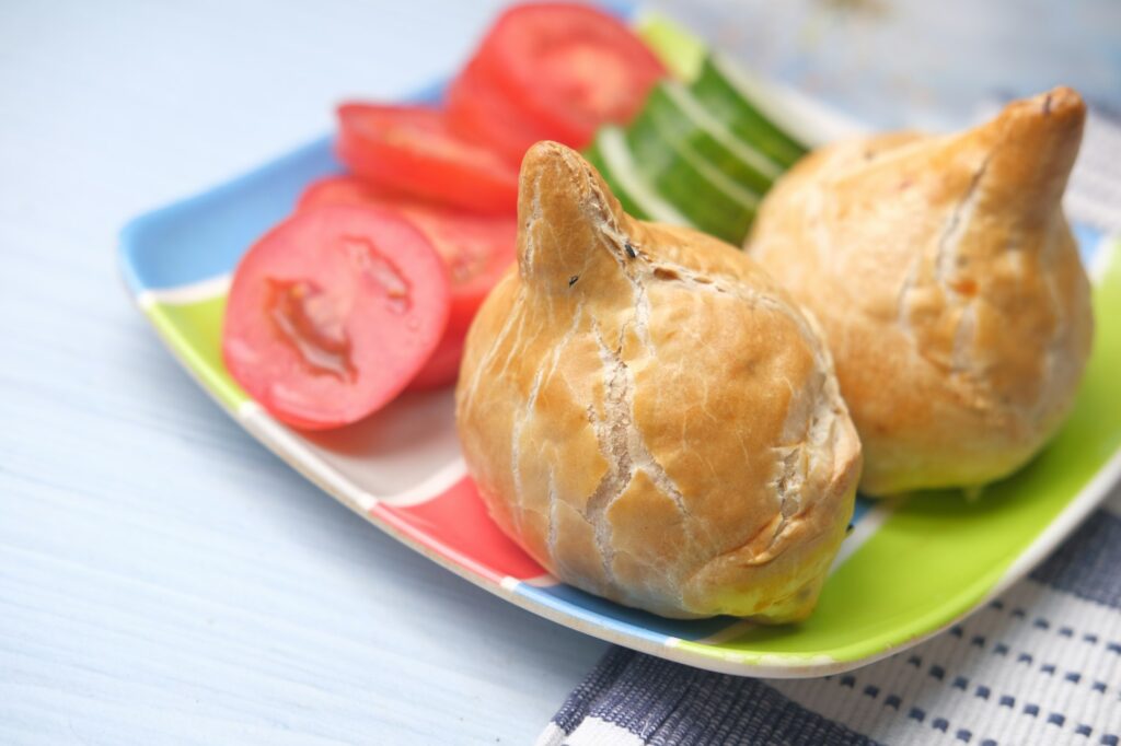 singara curry puff with salad on plate